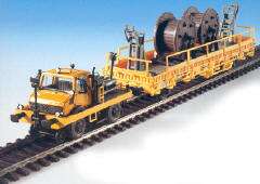 Two-way UNIMOG with push-pull frame and low side car for catenary construction