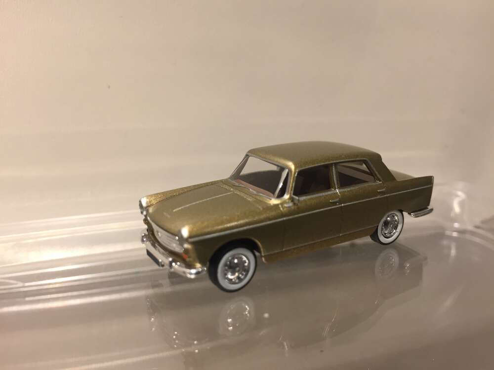 Peugeot 404 Super, Lux Gold
