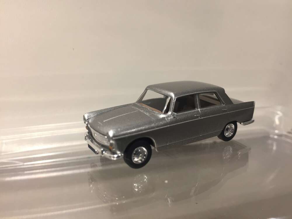 Peugeot 404, Lux Silver