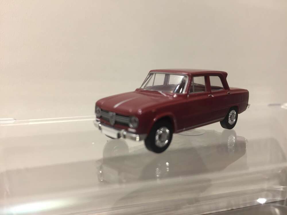 Alfa Romeo 1300, vinrød