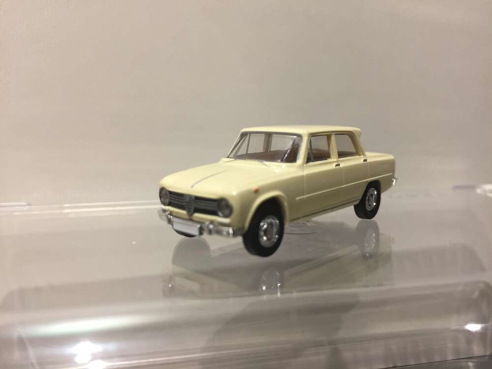 Alfa Romeo 1300, hvit