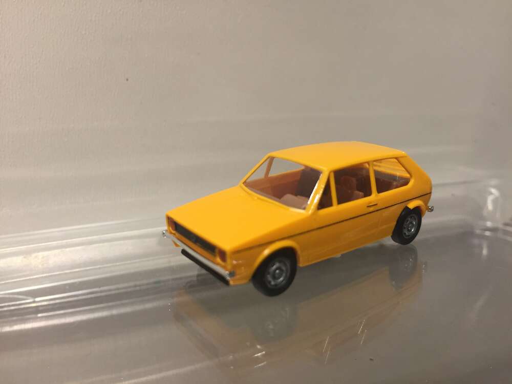 VW Golf I, gul