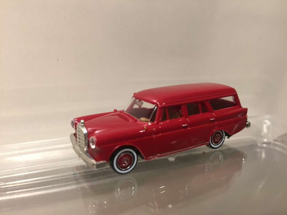 MB 190 Kombi, rød
