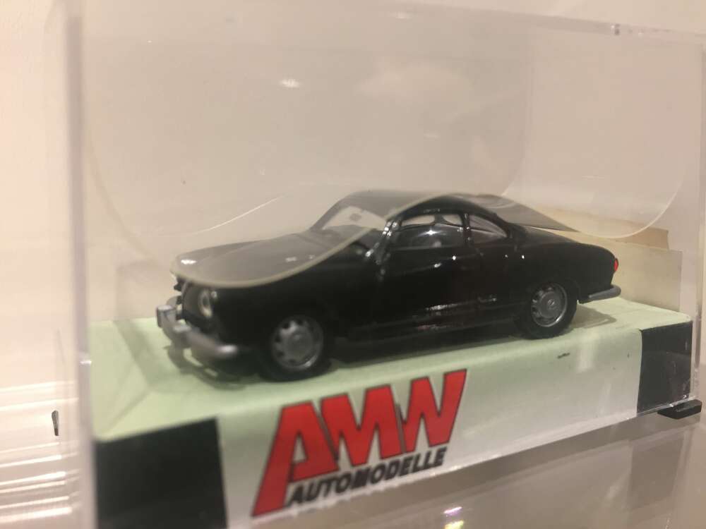 VW Karman Ghia, sort