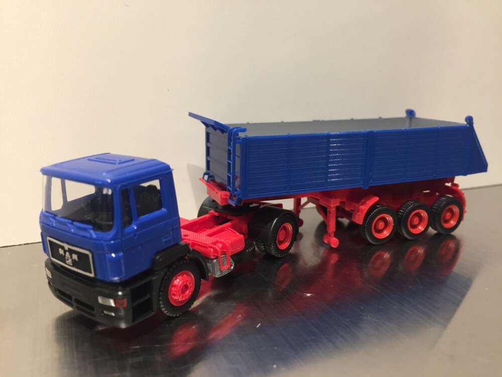 MAN F2000 m.lastehenger, blå