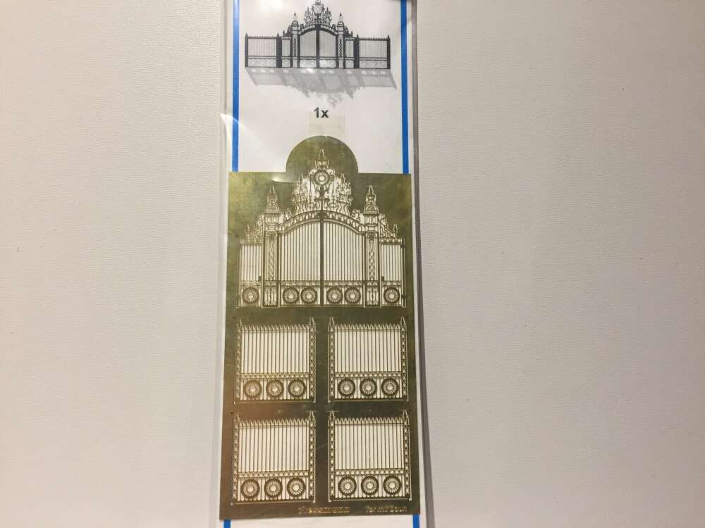 Fotetset parkport og gjerde