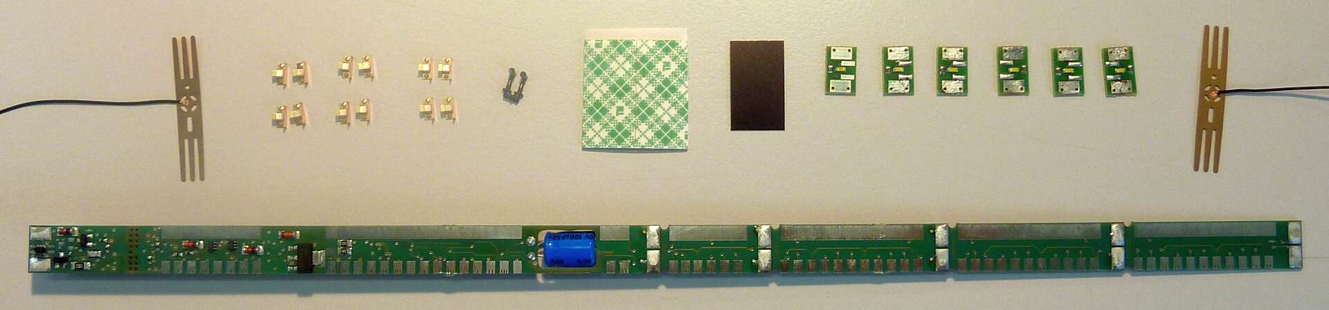 LED universal lighting kit for 4 axle H0 wagons