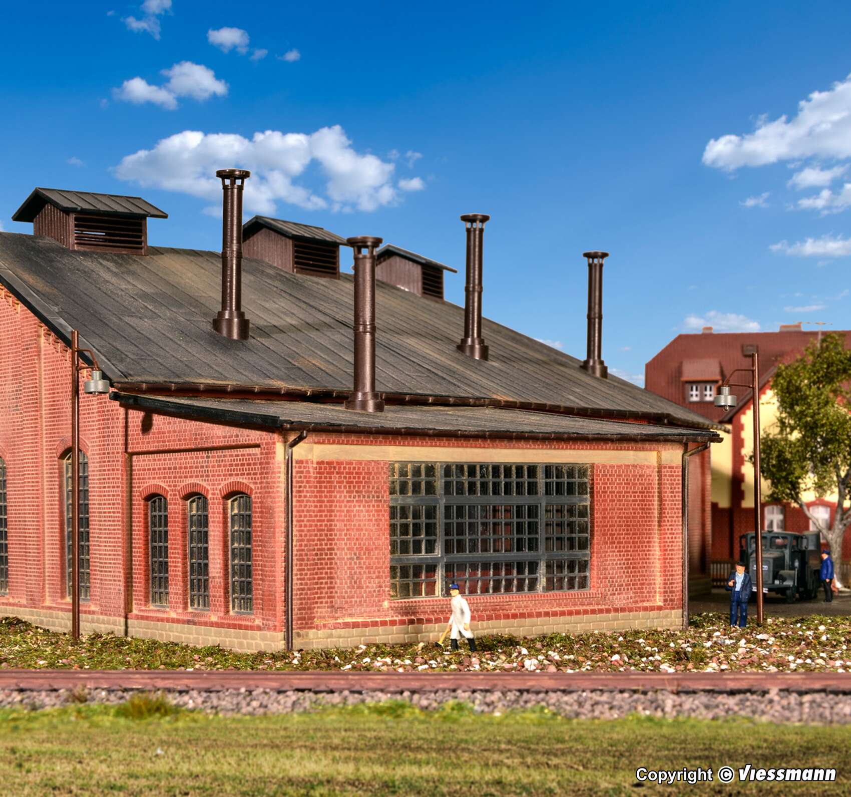 Enlargement for loco shed, single track