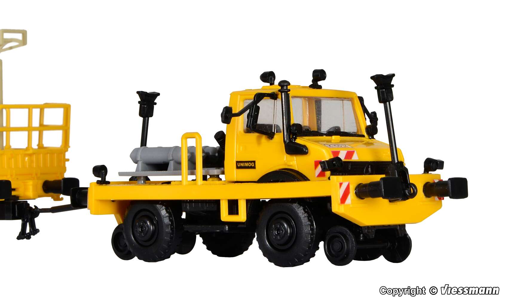 Two-way UNIMOG with push-pull frame and low side car for catenary construction