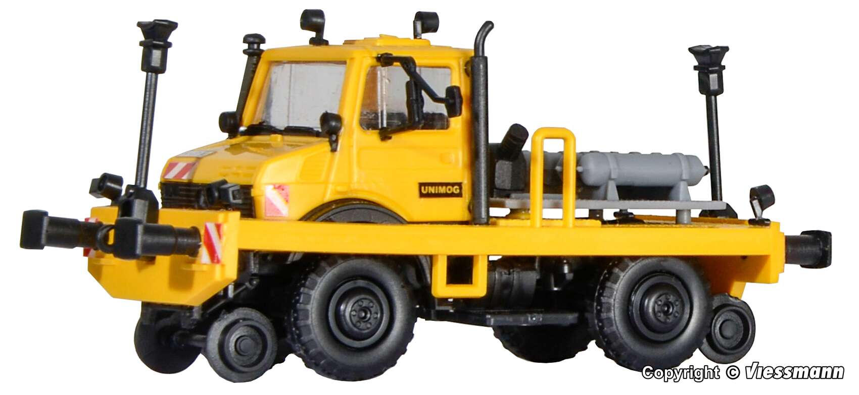 Two-way UNIMOG with push-pull frame and low side car for catenary construction