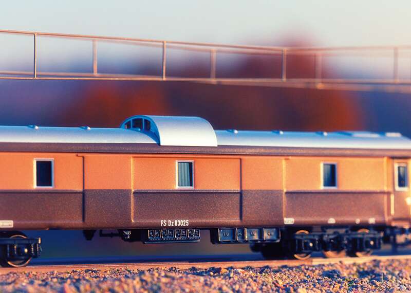 Italian "Tin-Plate" Express Train Passenger Car Set