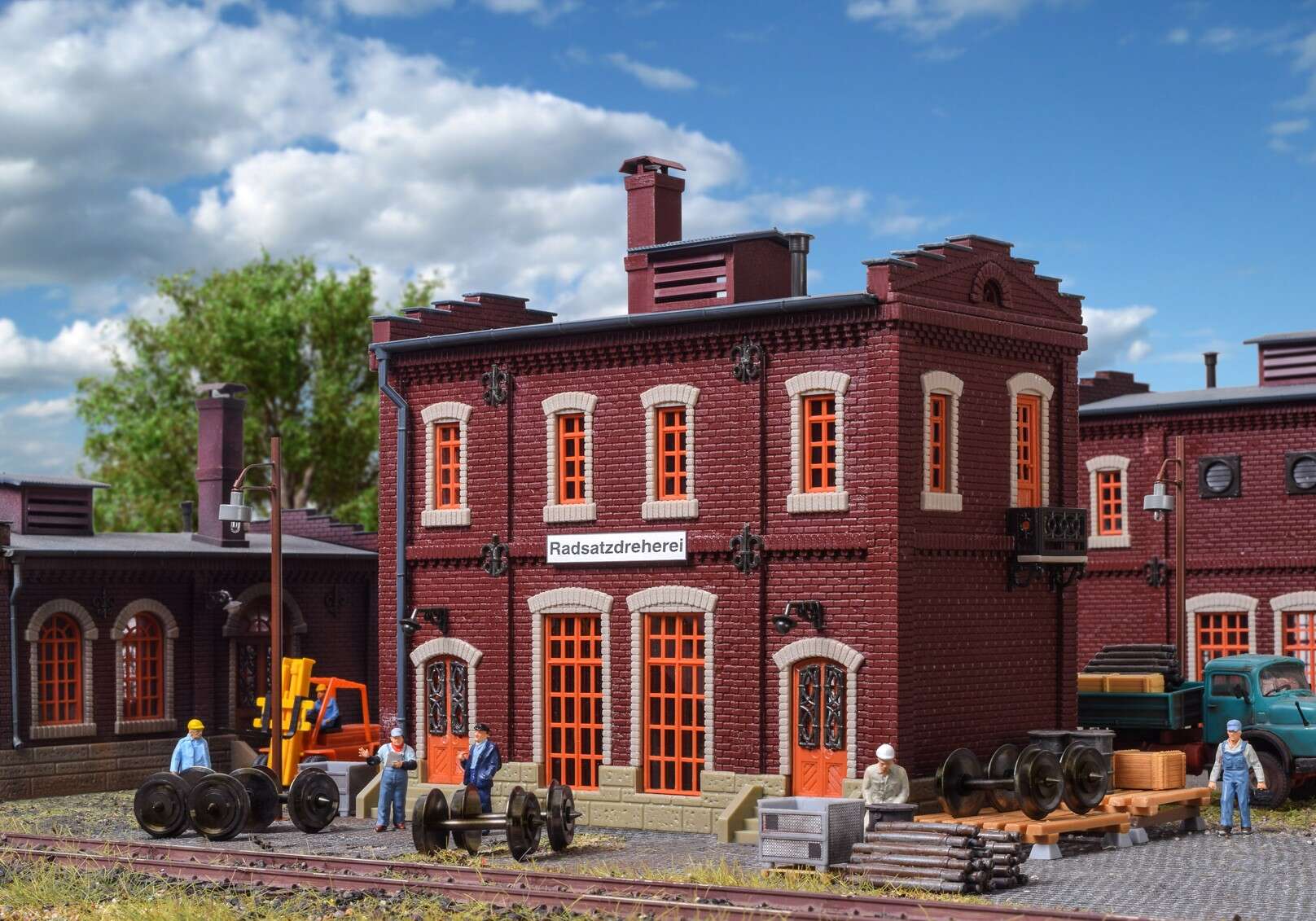 Wheel service turnery