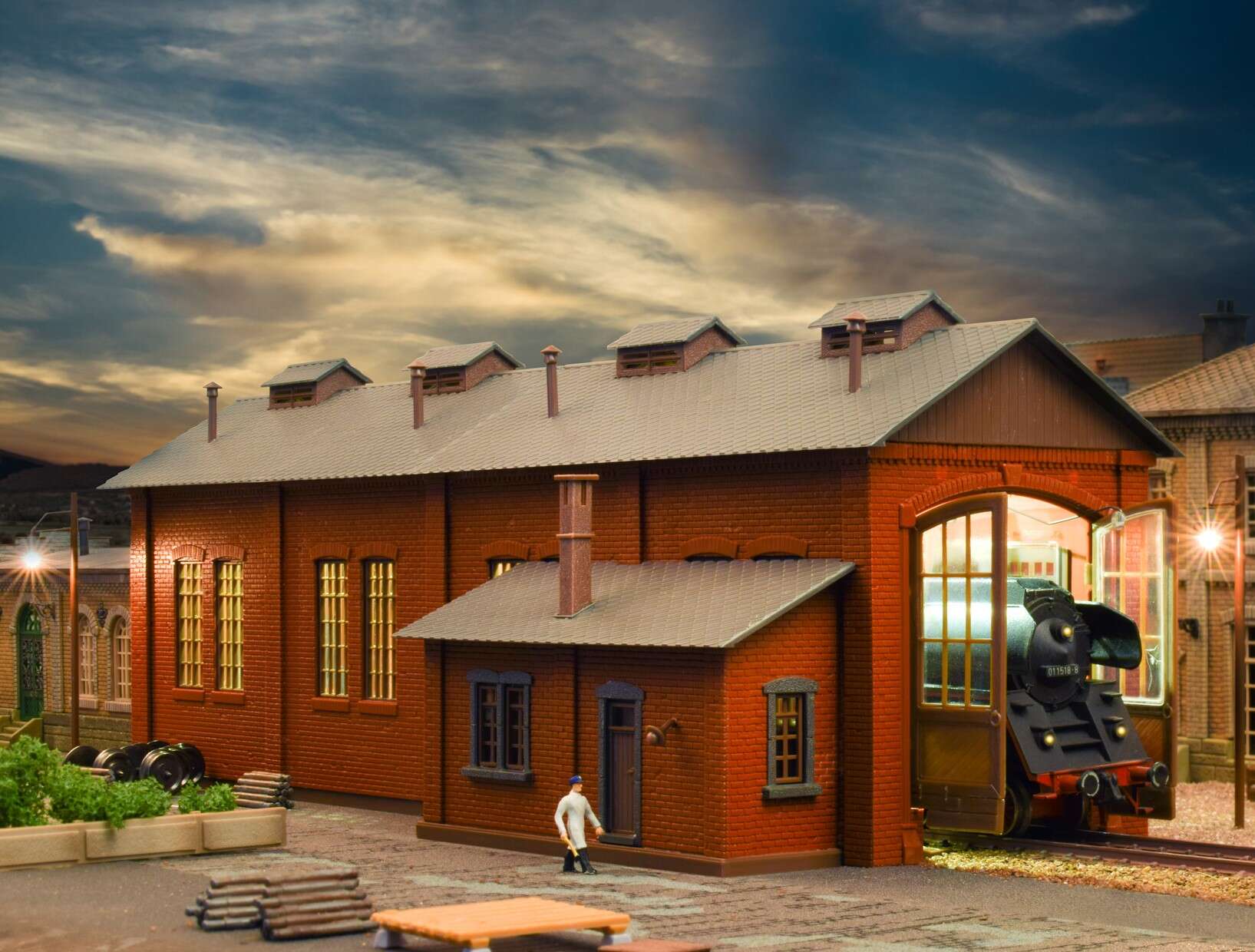 Loco shed, single track