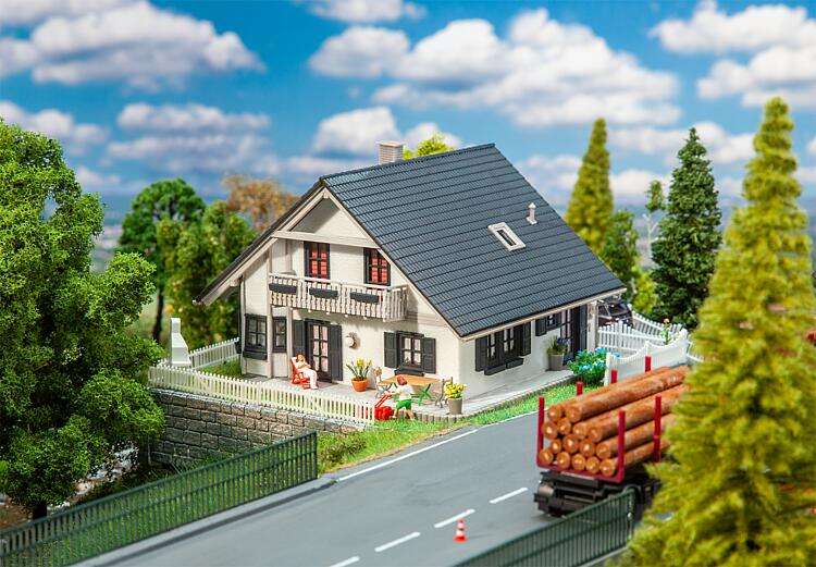 Renovated detached house