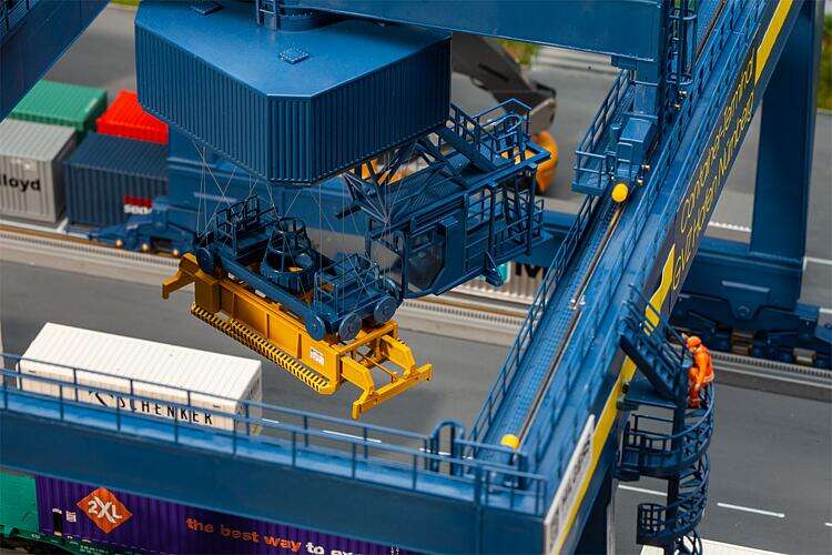 GVZ Hafen Nürnberg Container bridge-crane