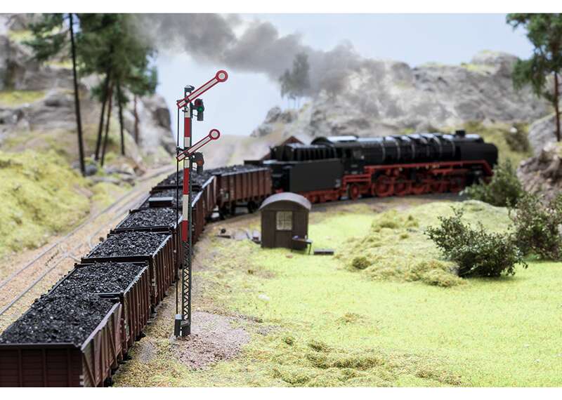 "Hp 0 / Hp 1 / Hp 2" Home Signal with a Lattice Mast