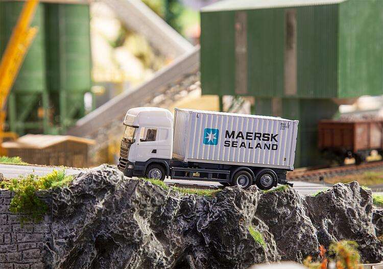 Lorry Scania R 13 TL Sea container (HERPA)