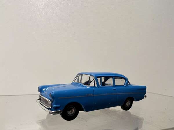 Maquette Brekina 1/87 (HO) Opel Rekord P1 Berline - Réf. 20040, Neuve