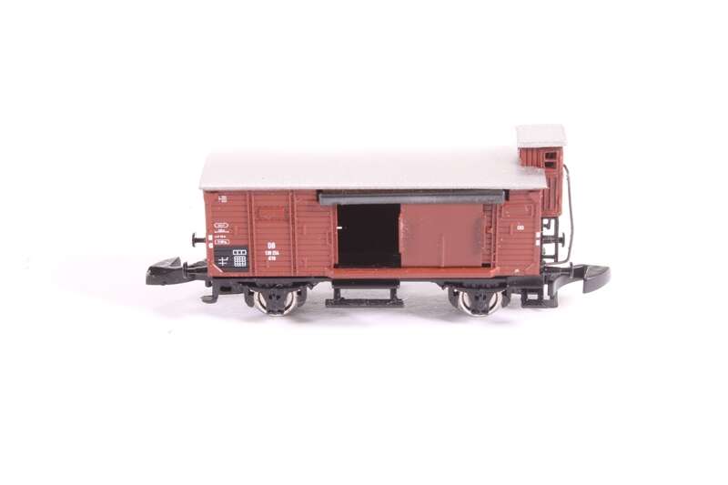 Z, Box Car with Sliding Doors