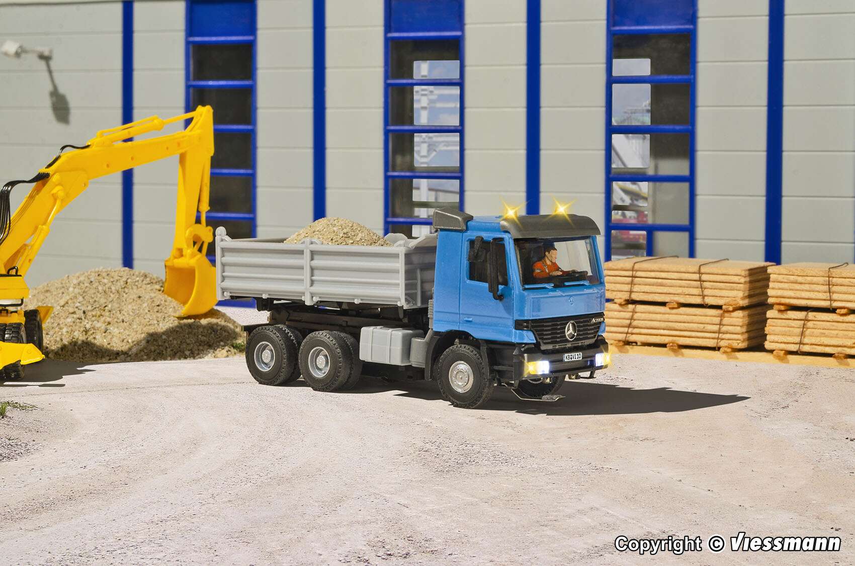 MB ACTROS 3-axle dump truck with rotating flashing lights, basic, functional model