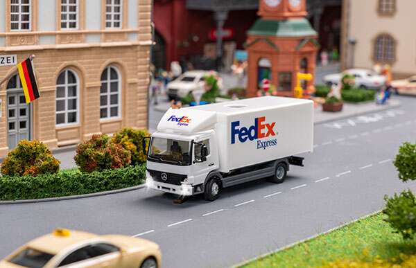 CAR SYSTEM DIGITAL MB ATEGO LORRY »FEDEX« (HERPA)