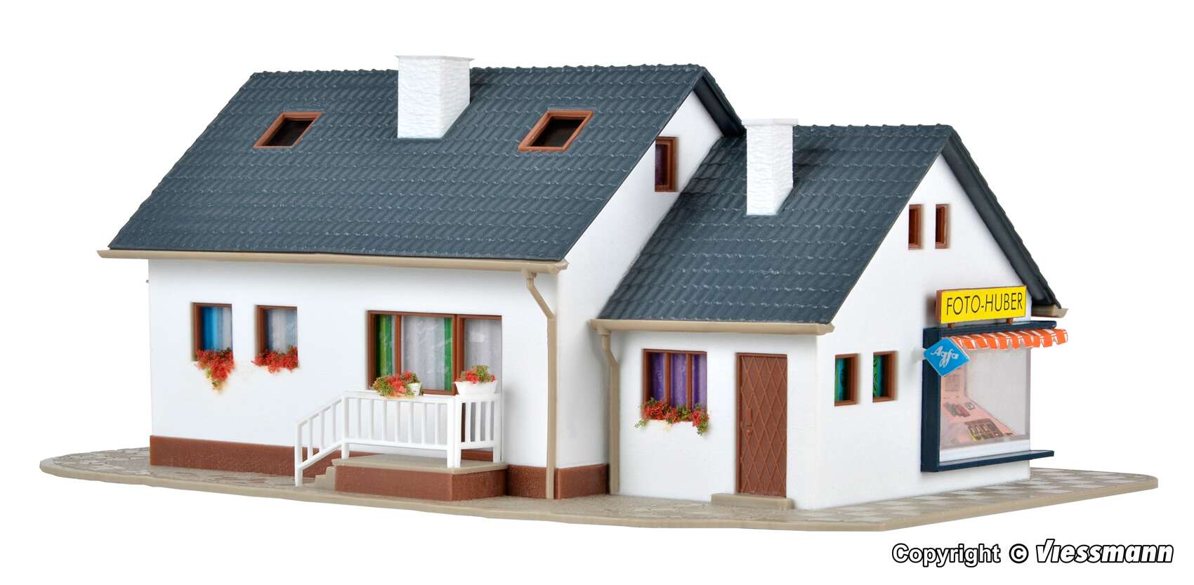 Residential building with shop