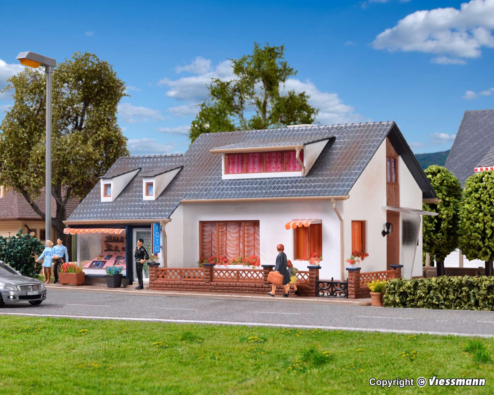 Residential building with shop