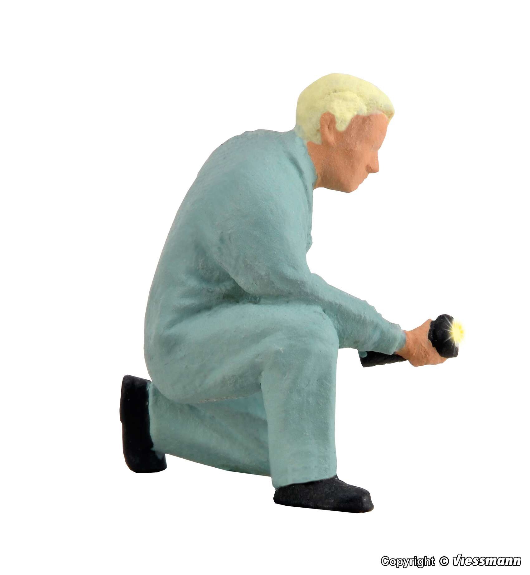 Car mechanic with lamp