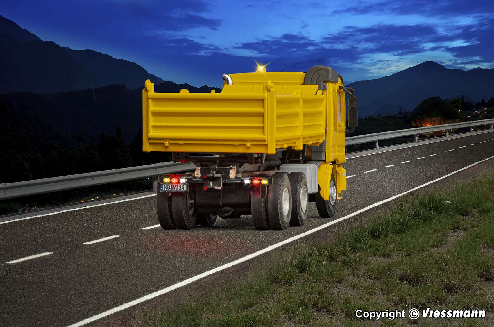 MB ACTROS 3-axle dump truck with rotating flashing lights, yellow, basic, functional model