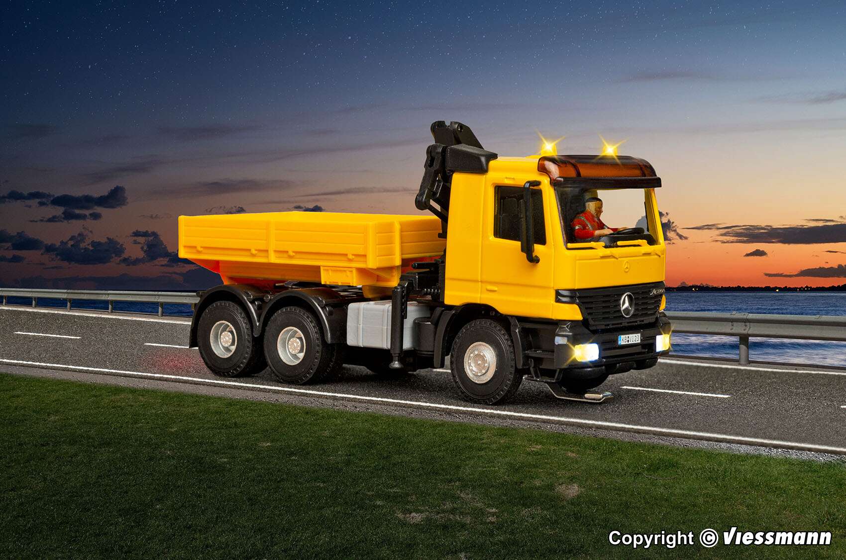 MB ACTROS 3-axle tractor with loading crane and rotating flashing lights, basic, functional model