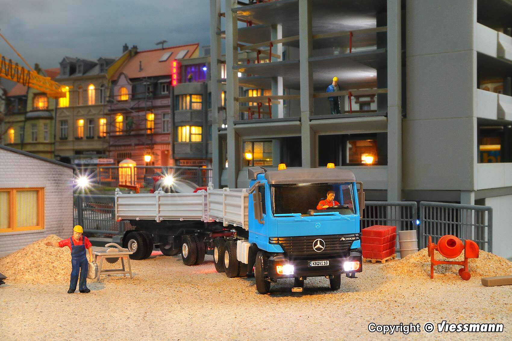 MB ACTROS 3-axle dump truck with rotating flashing lights, basic, functional model