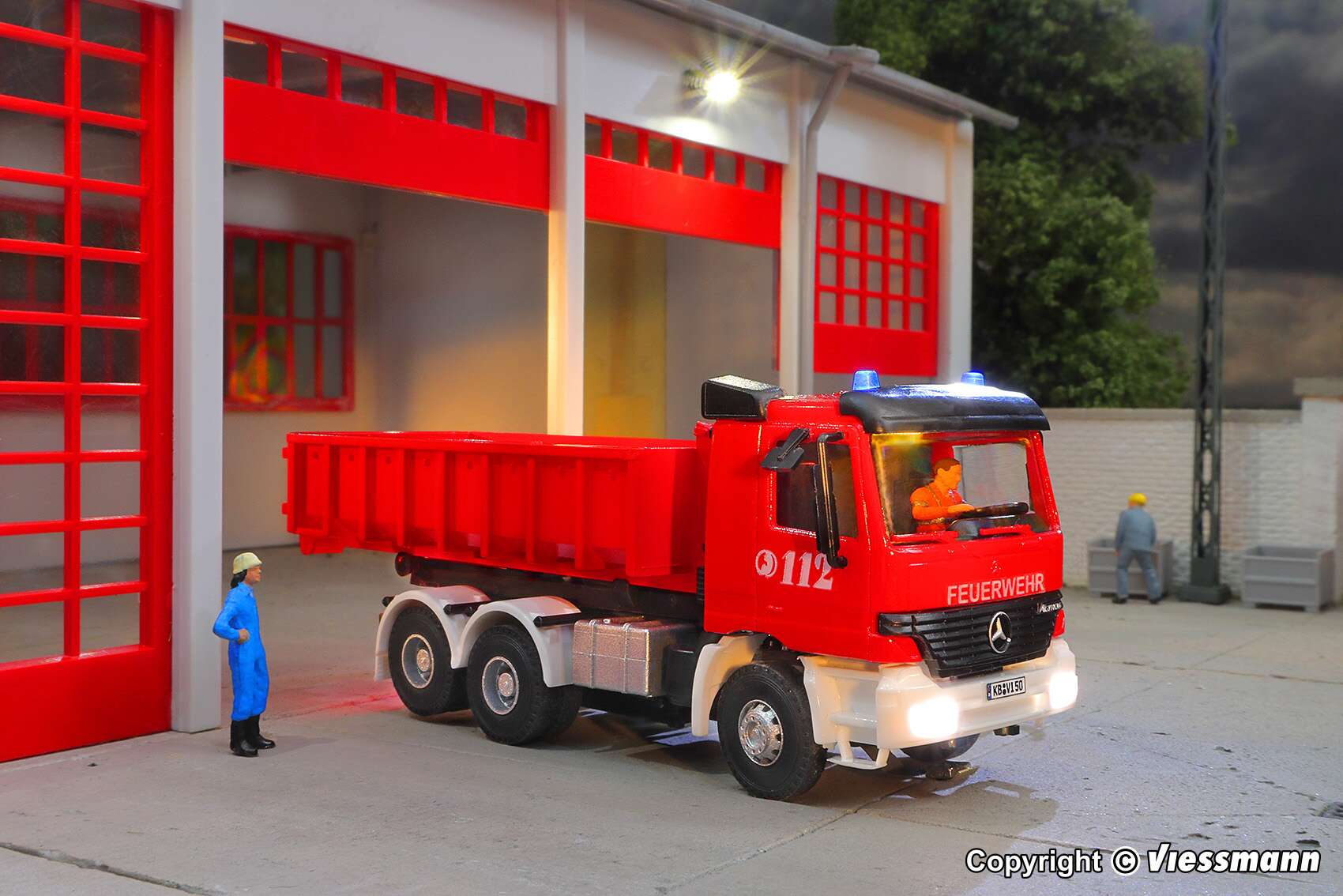 Fire brigade MB ACTROS 3-axle with roll-off container and rotating flashing lights, basic