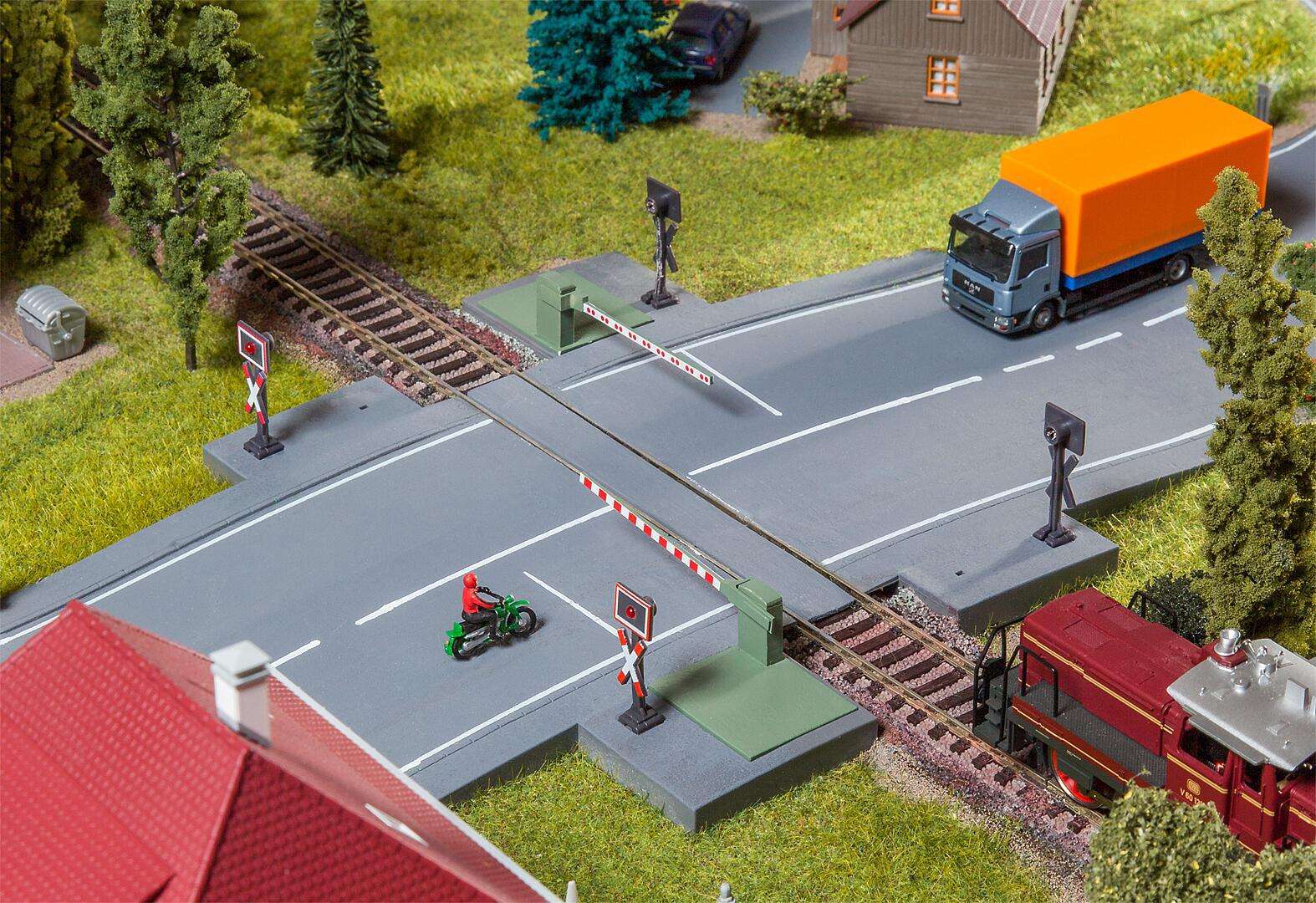 Railway gate with drive parts