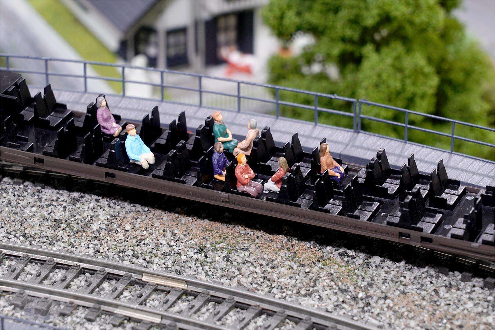 Sitting people, without legs, II