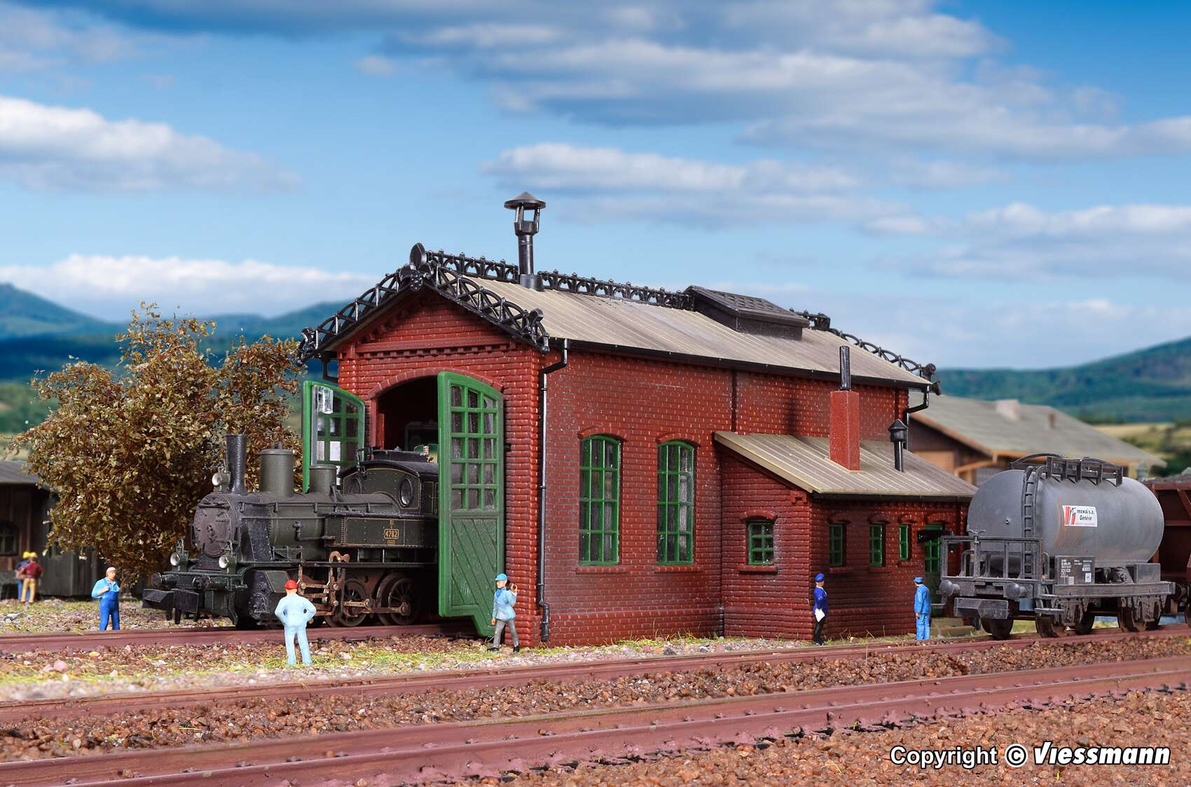 Loco shed, single track