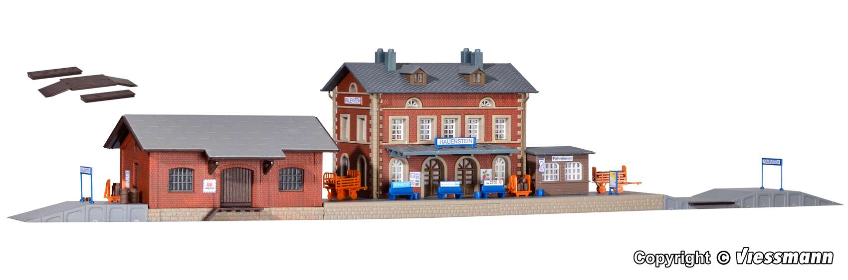 Station Rauenstein with freight shed