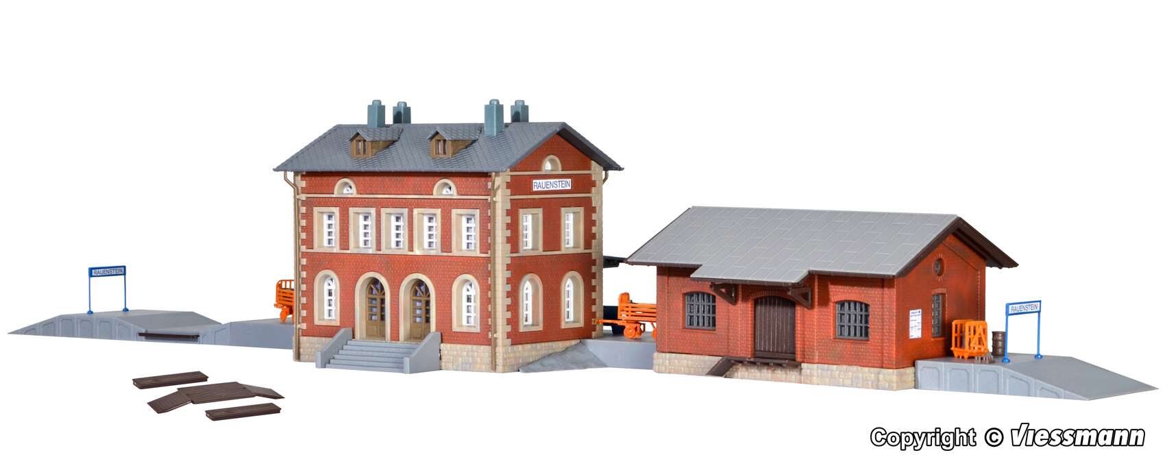 Station Rauenstein with freight shed