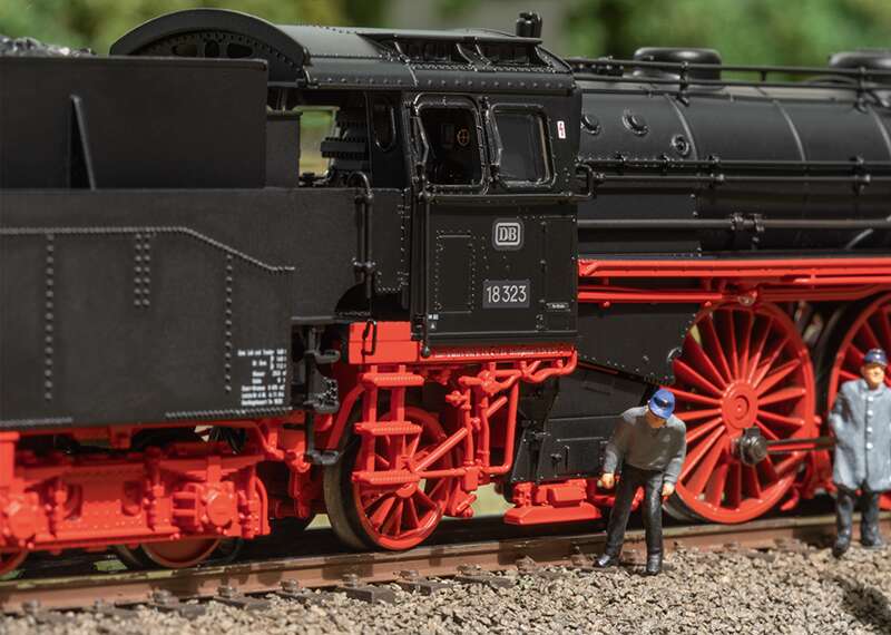 Steam Locomotive, Road Number 18 323