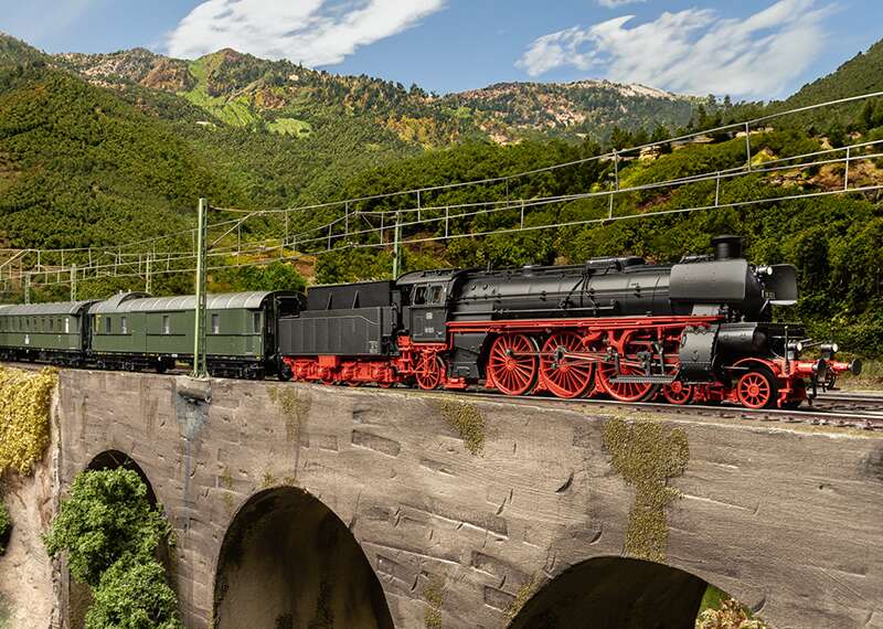 Steam Locomotive, Road Number 18 323