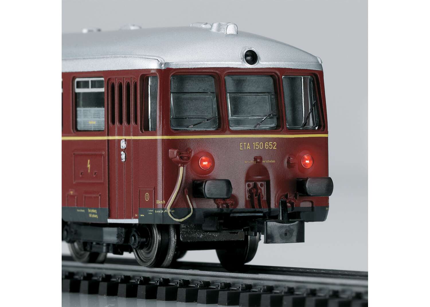 Class ETA 150 Battery-Powered Rail Car with a Class ESA 150 Control Car