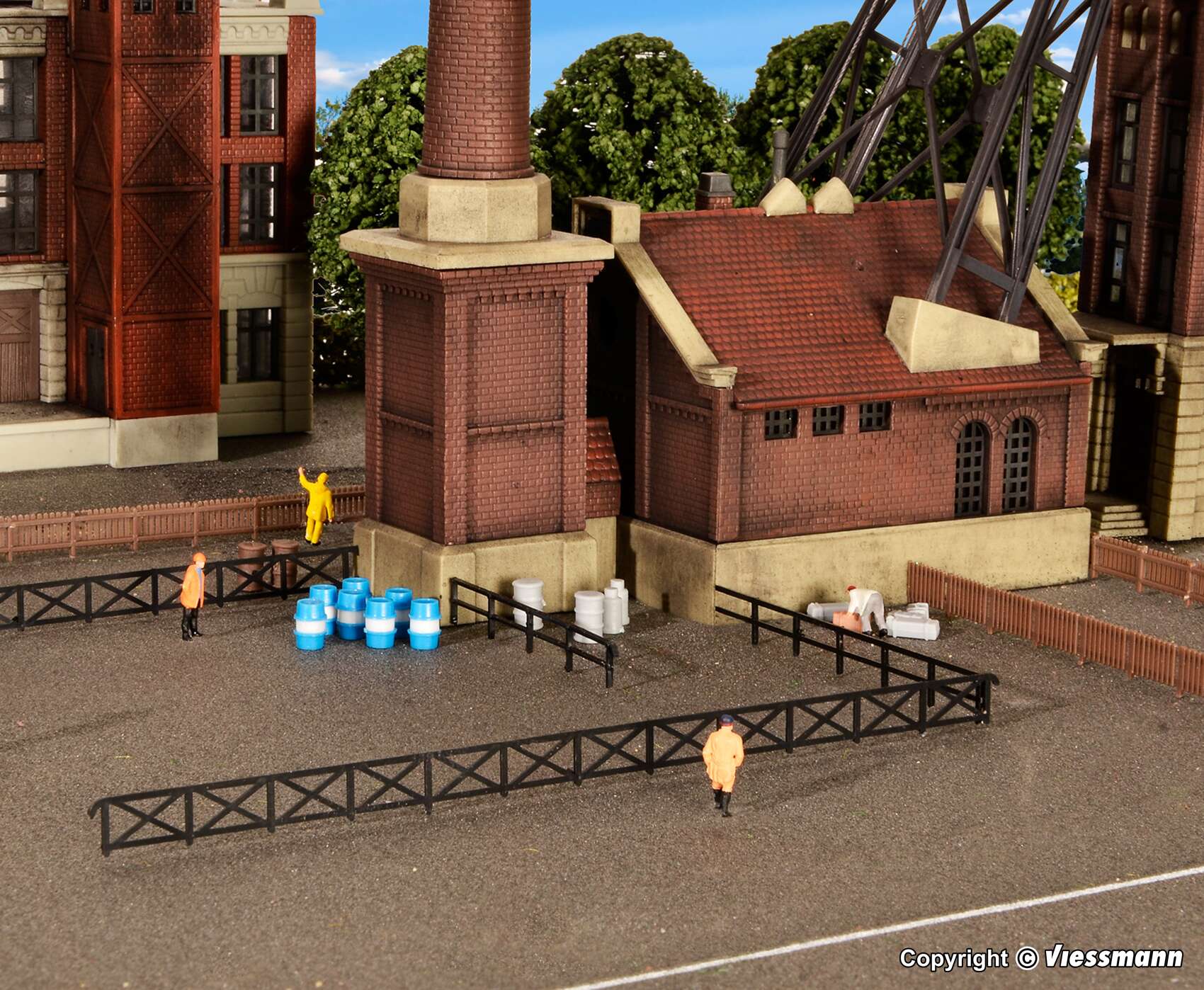 Fence for industrial and railway installations