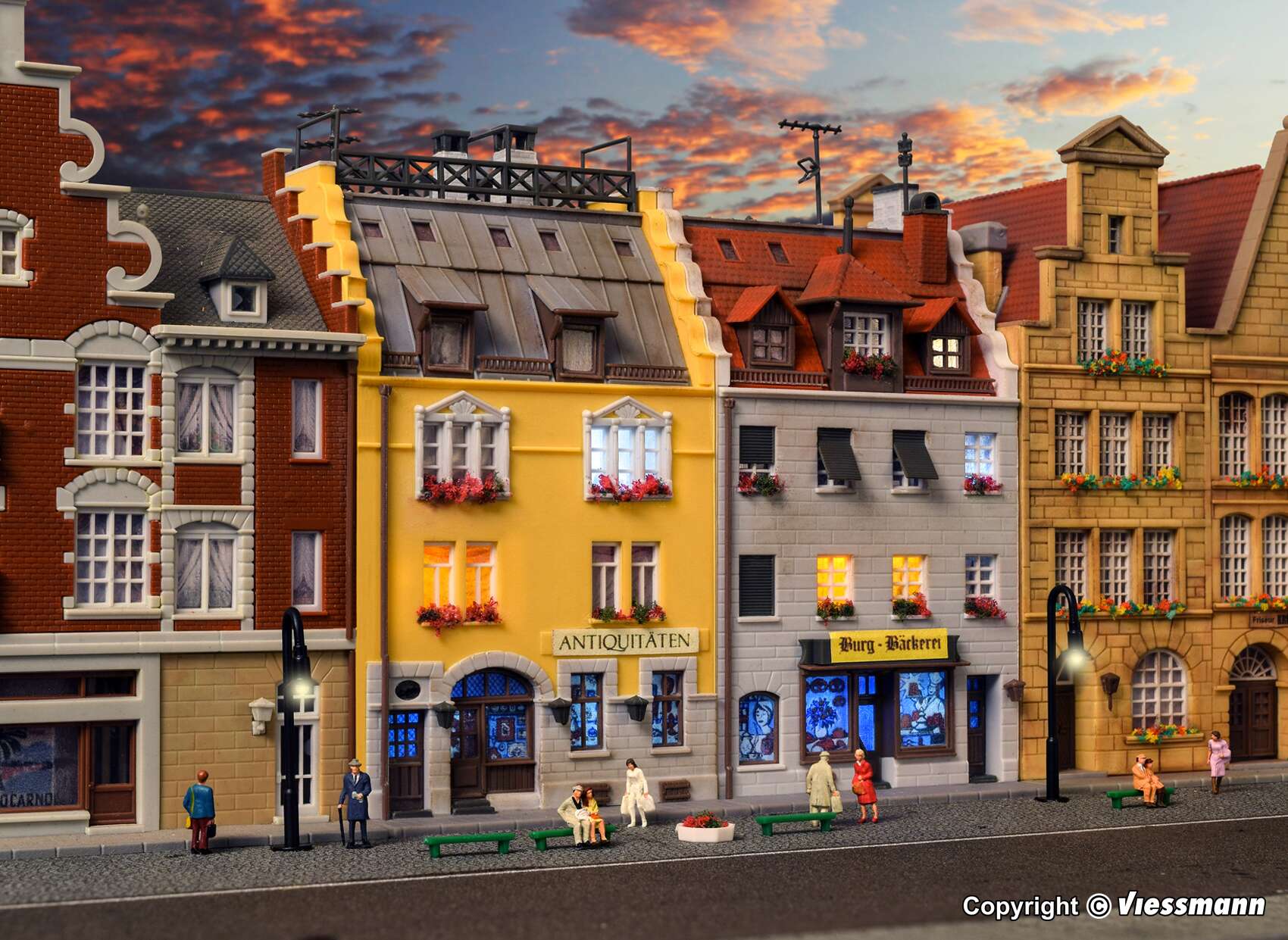 City houses around 1900, 2 pieces