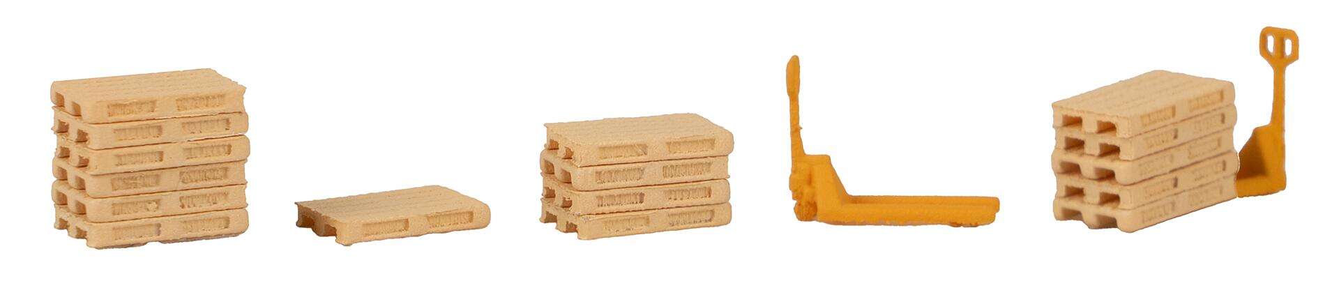 Pallet truck with pallets