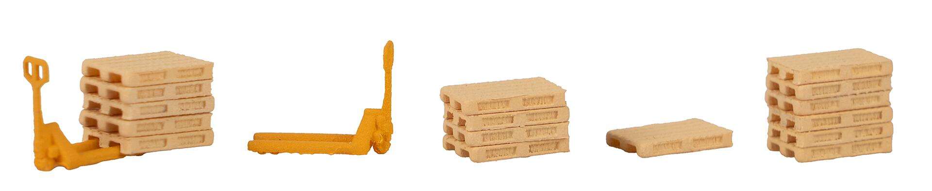 Pallet truck with pallets