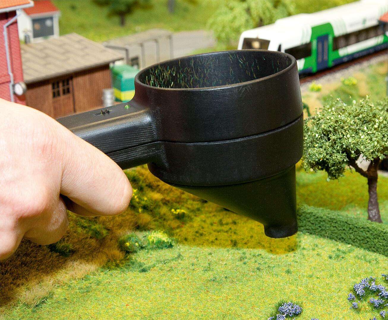 Gras-Fix grass-spreader