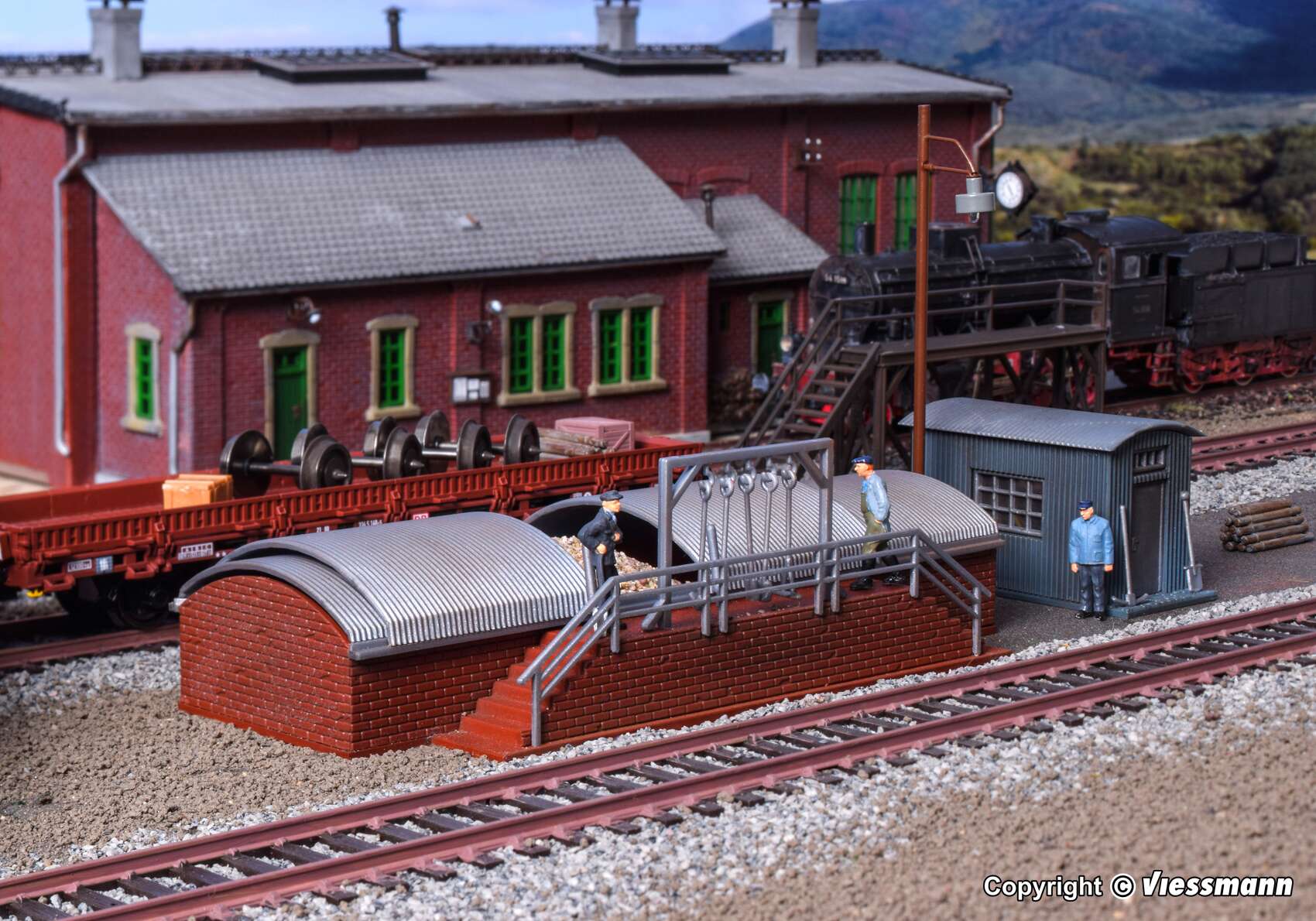 Sand bunker with quonset hut