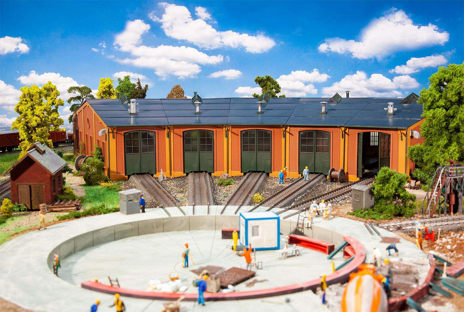 Roundhouse with 12° track angle