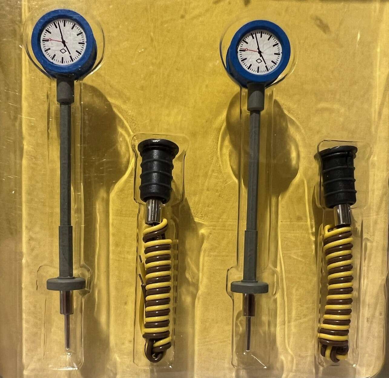 Platform Clock, Pin-Socket