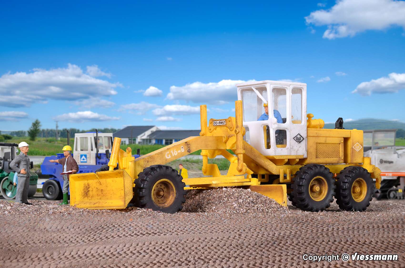 O&K grader, yellow