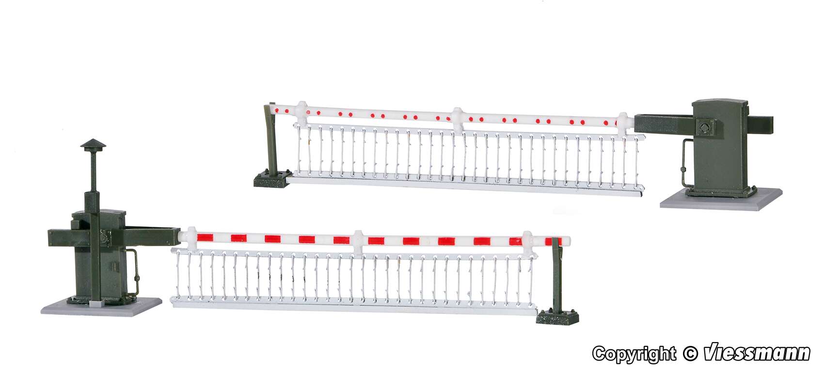 Level crossing with decorated barriers, fully automatic, according to 5104, mirrored model